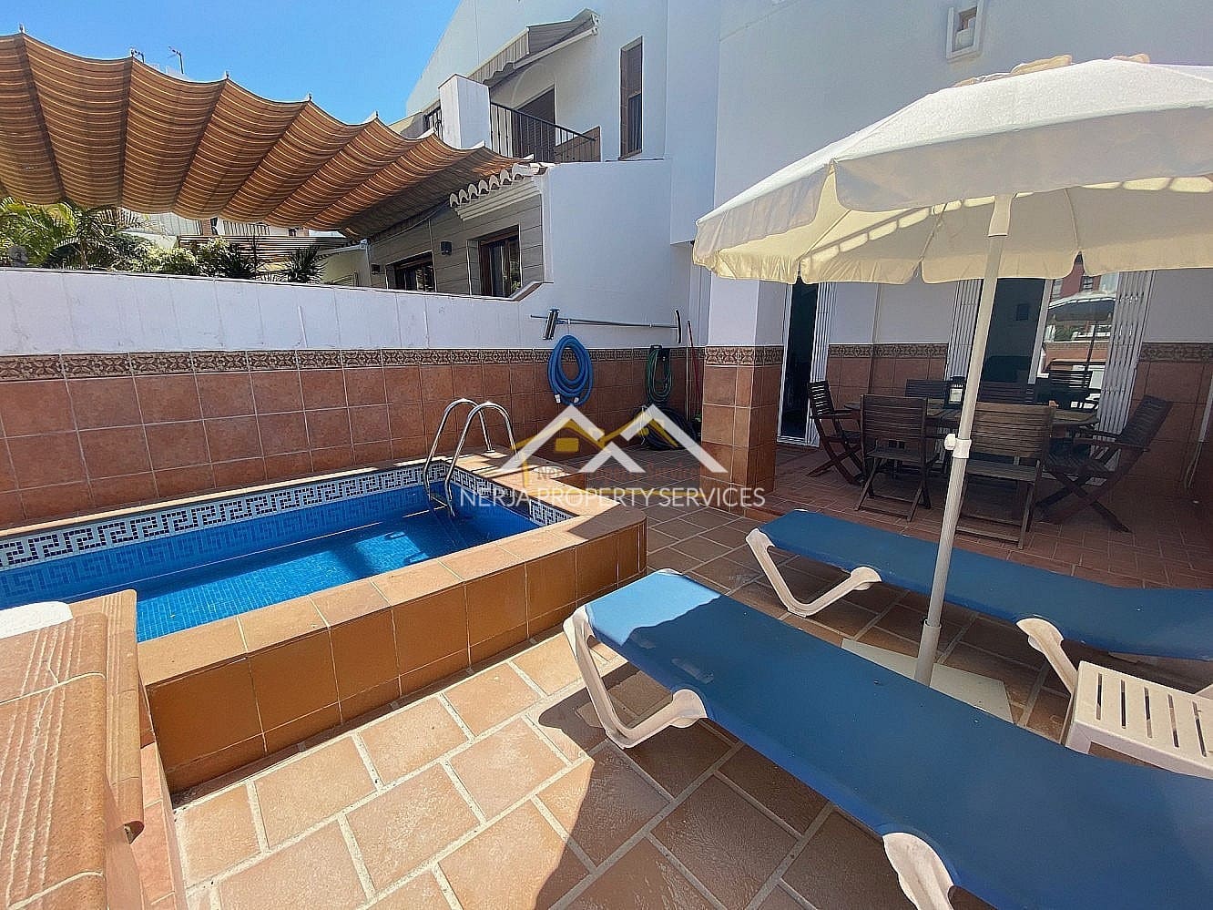 3 makuuhuone Omakotitalo vuokrattavana paikassa Nerja mukana uima-altaan - 1 300 € (Ref: 9360461)