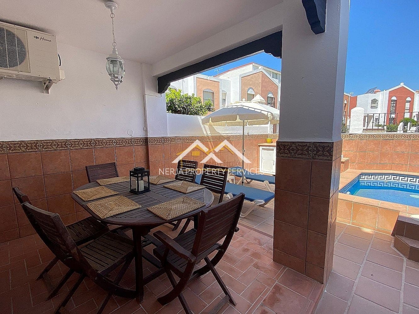 3 makuuhuone Omakotitalo vuokrattavana paikassa Nerja mukana uima-altaan - 1 300 € (Ref: 9360461)