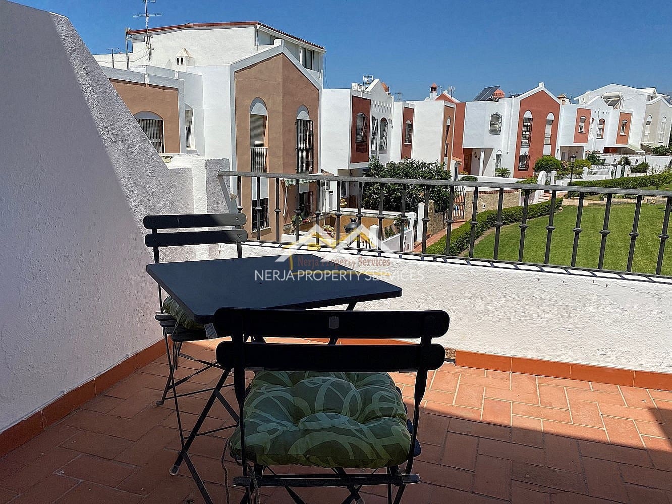 3 makuuhuone Omakotitalo vuokrattavana paikassa Nerja mukana uima-altaan - 1 300 € (Ref: 9360461)