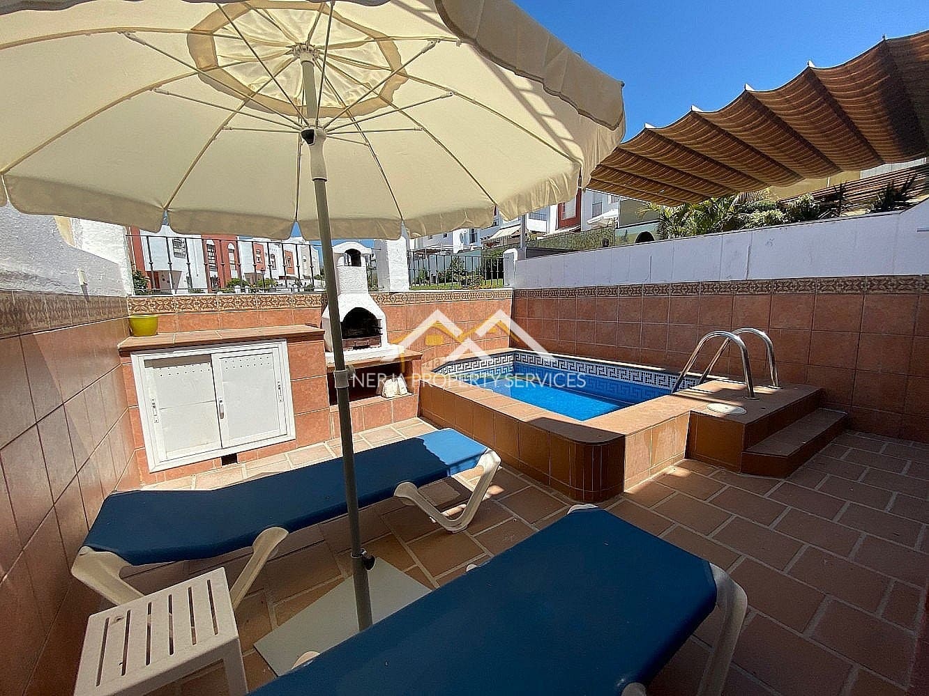 3 makuuhuone Omakotitalo vuokrattavana paikassa Nerja mukana uima-altaan - 1 300 € (Ref: 9360461)