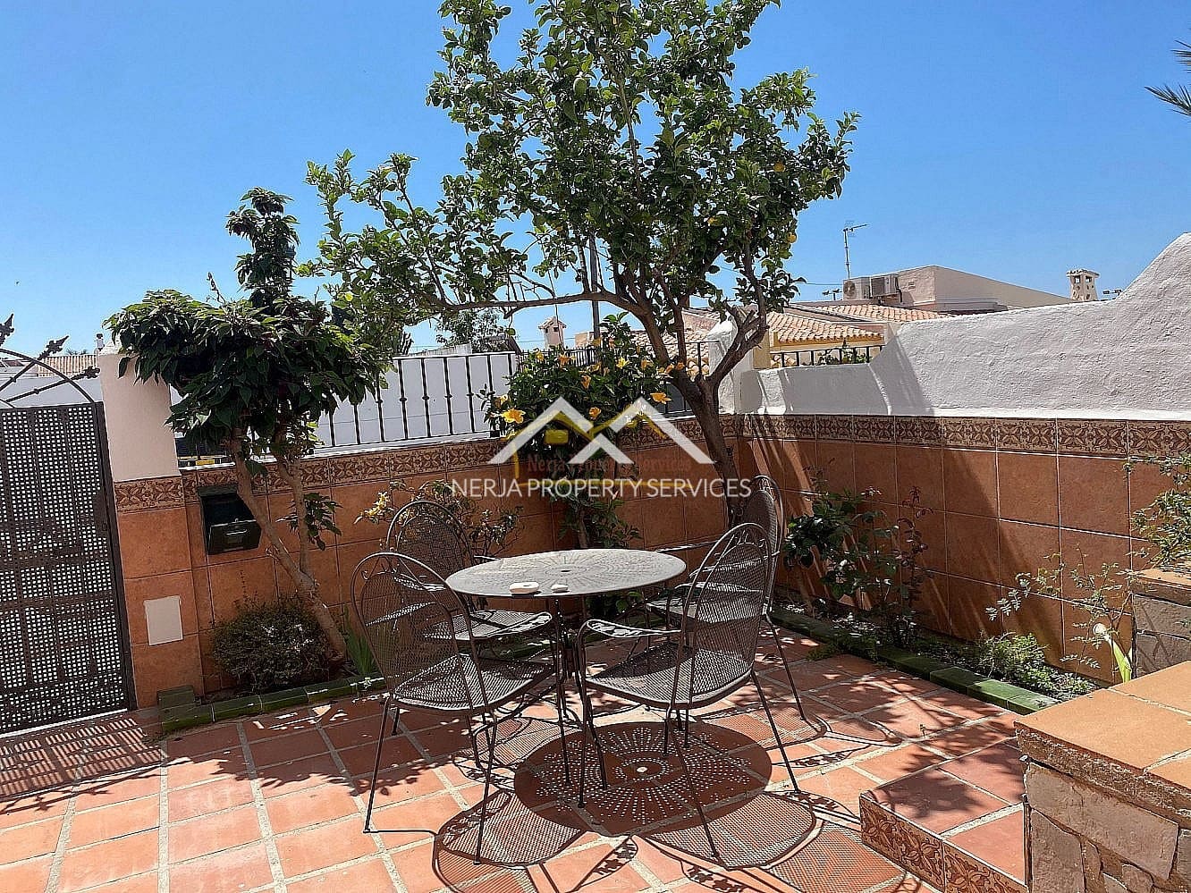 3 makuuhuone Omakotitalo vuokrattavana paikassa Nerja mukana uima-altaan - 1 300 € (Ref: 9360461)