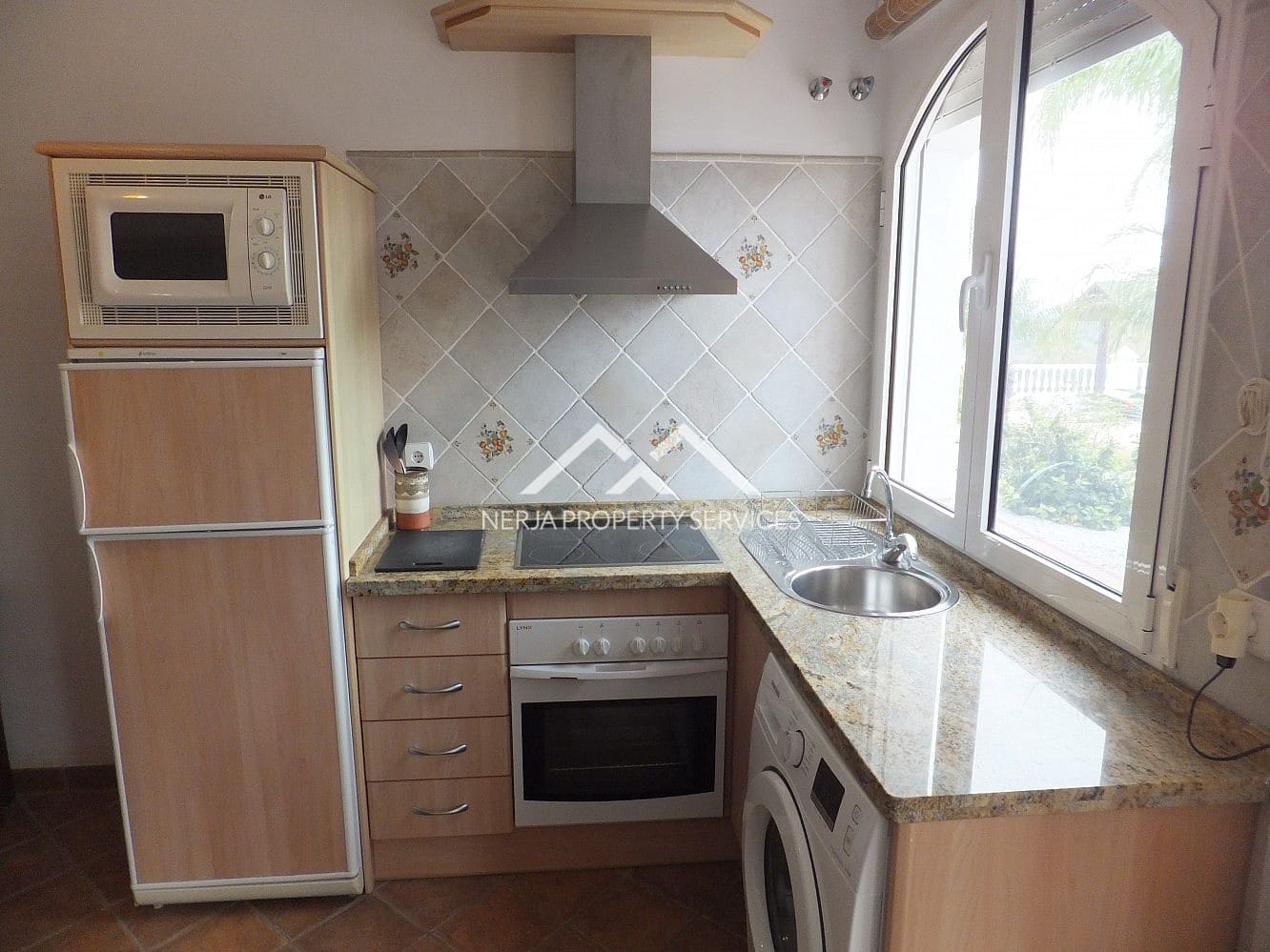 2 Zimmer Apartment zu vermieten in Frigiliana mit Pool Garage - 1.000 € (Ref: 9401746)