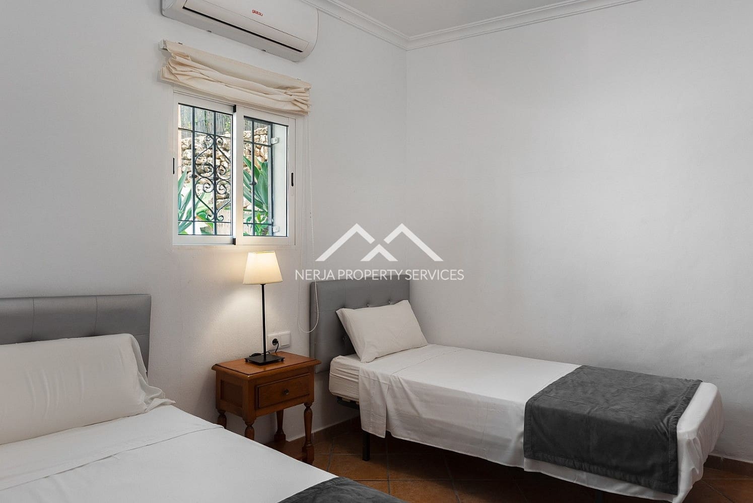 2 soverom Villa til leie i Nerja med svømmebasseng garasje - € 2 200 (Ref: 9404743)