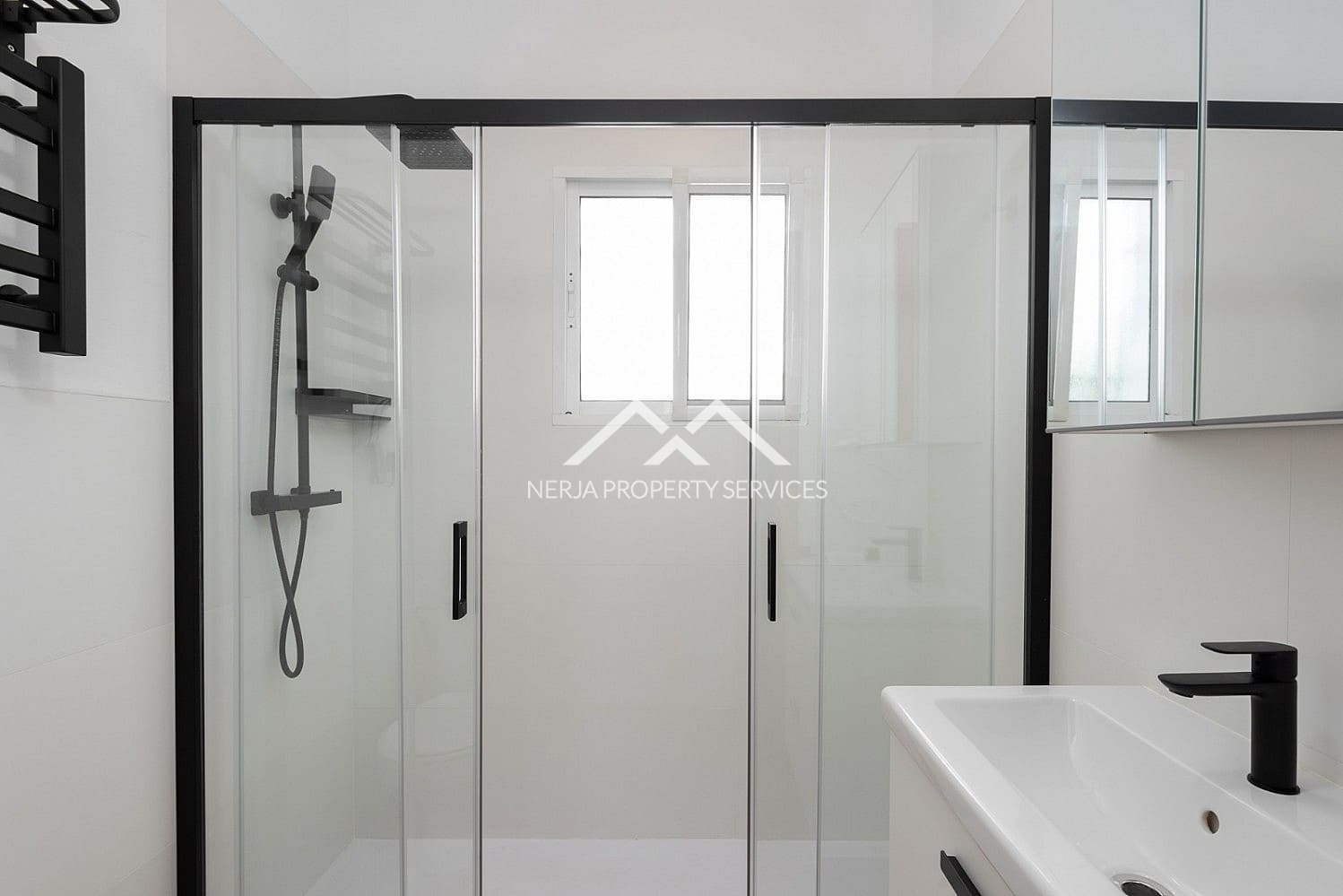 2 soverom Villa til leie i Nerja med svømmebasseng garasje - € 2 200 (Ref: 9404743)