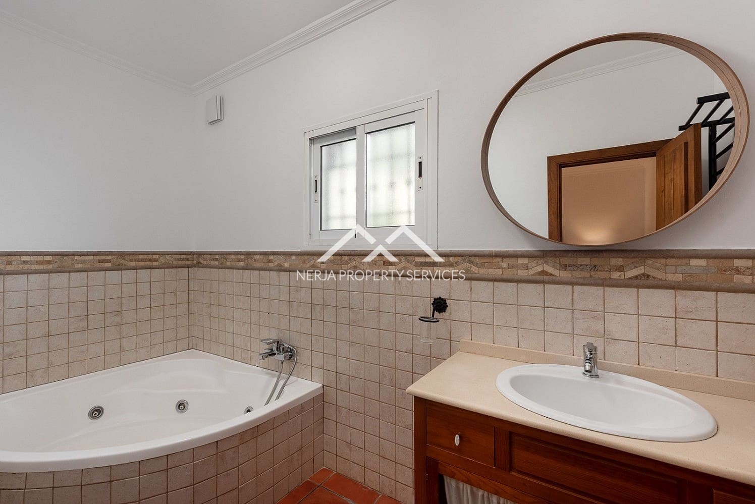 2 soverom Villa til leie i Nerja med svømmebasseng garasje - € 2 200 (Ref: 9404743)