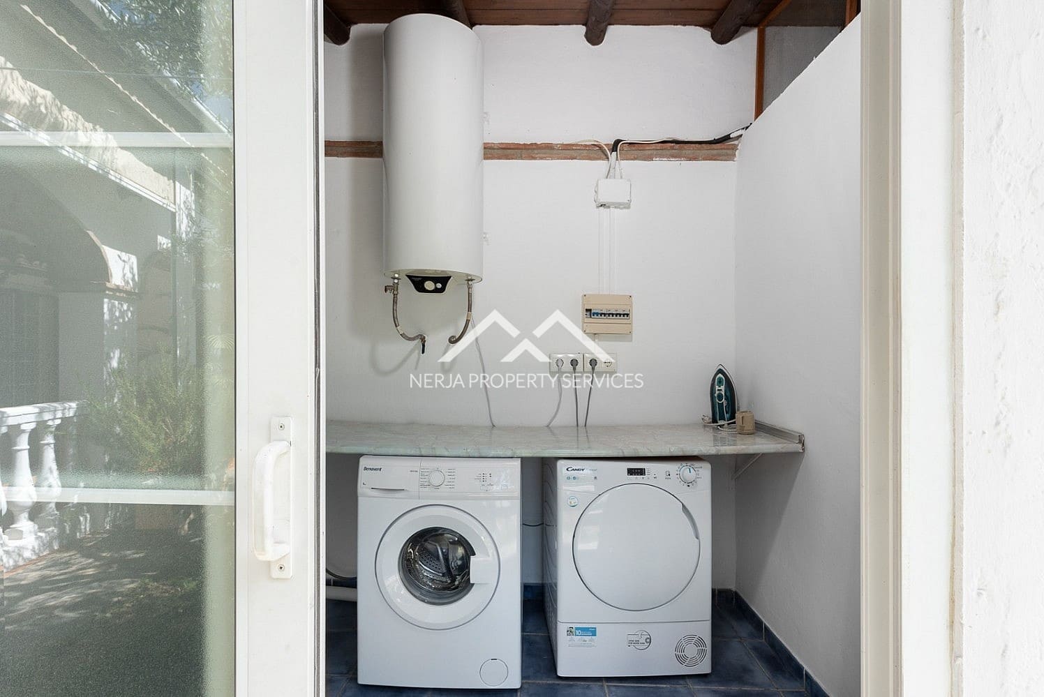 2 soverom Villa til leie i Nerja med svømmebasseng garasje - € 2 200 (Ref: 9404743)