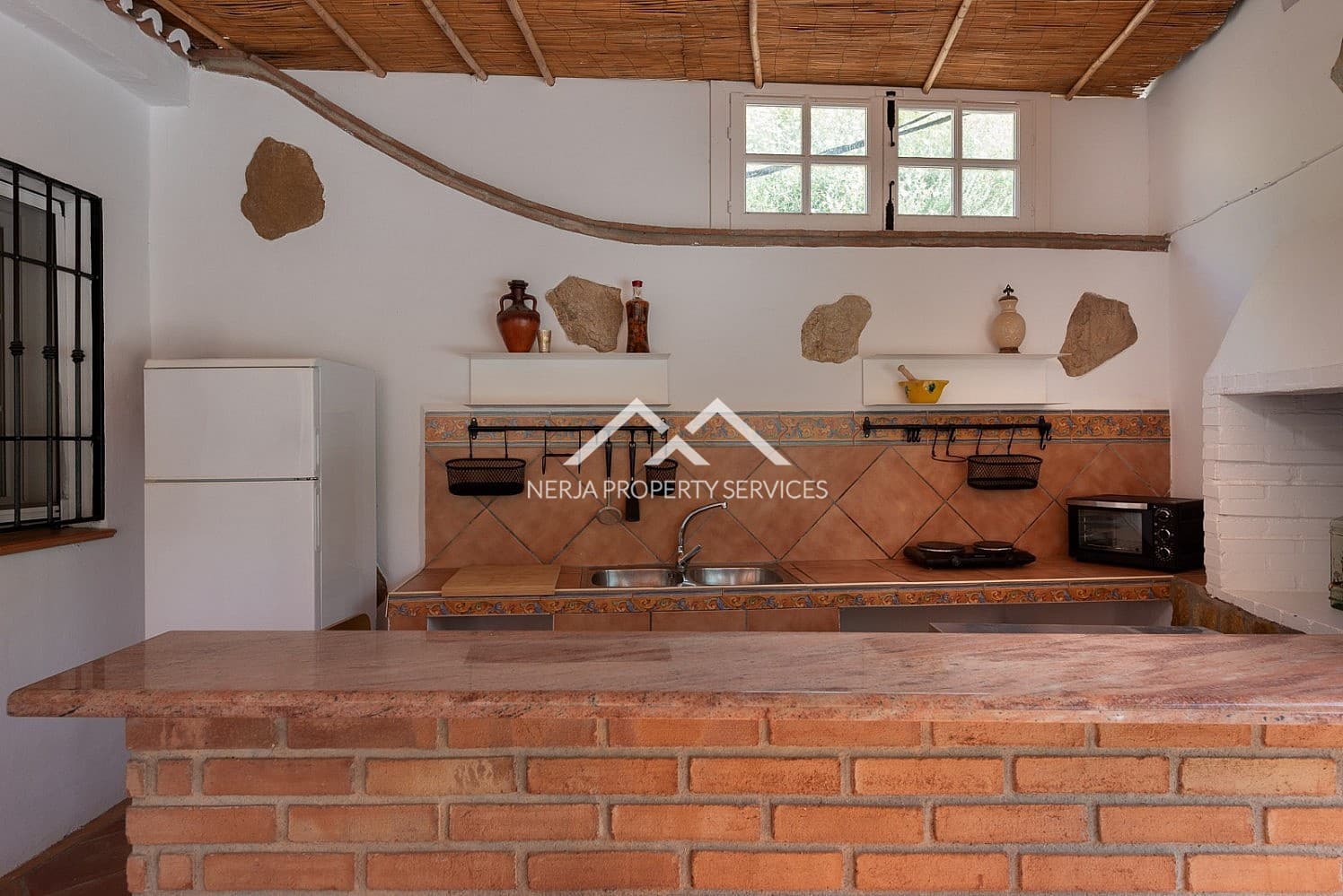 2 soverom Villa til leie i Nerja med svømmebasseng garasje - € 2 200 (Ref: 9404743)