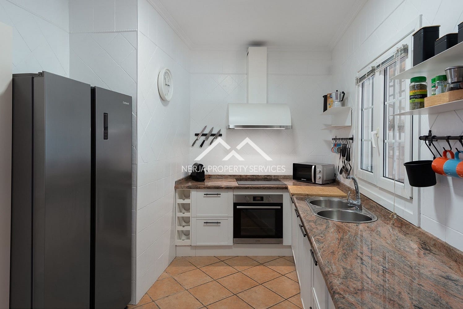 2 soverom Villa til leie i Nerja med svømmebasseng garasje - € 2 200 (Ref: 9404743)