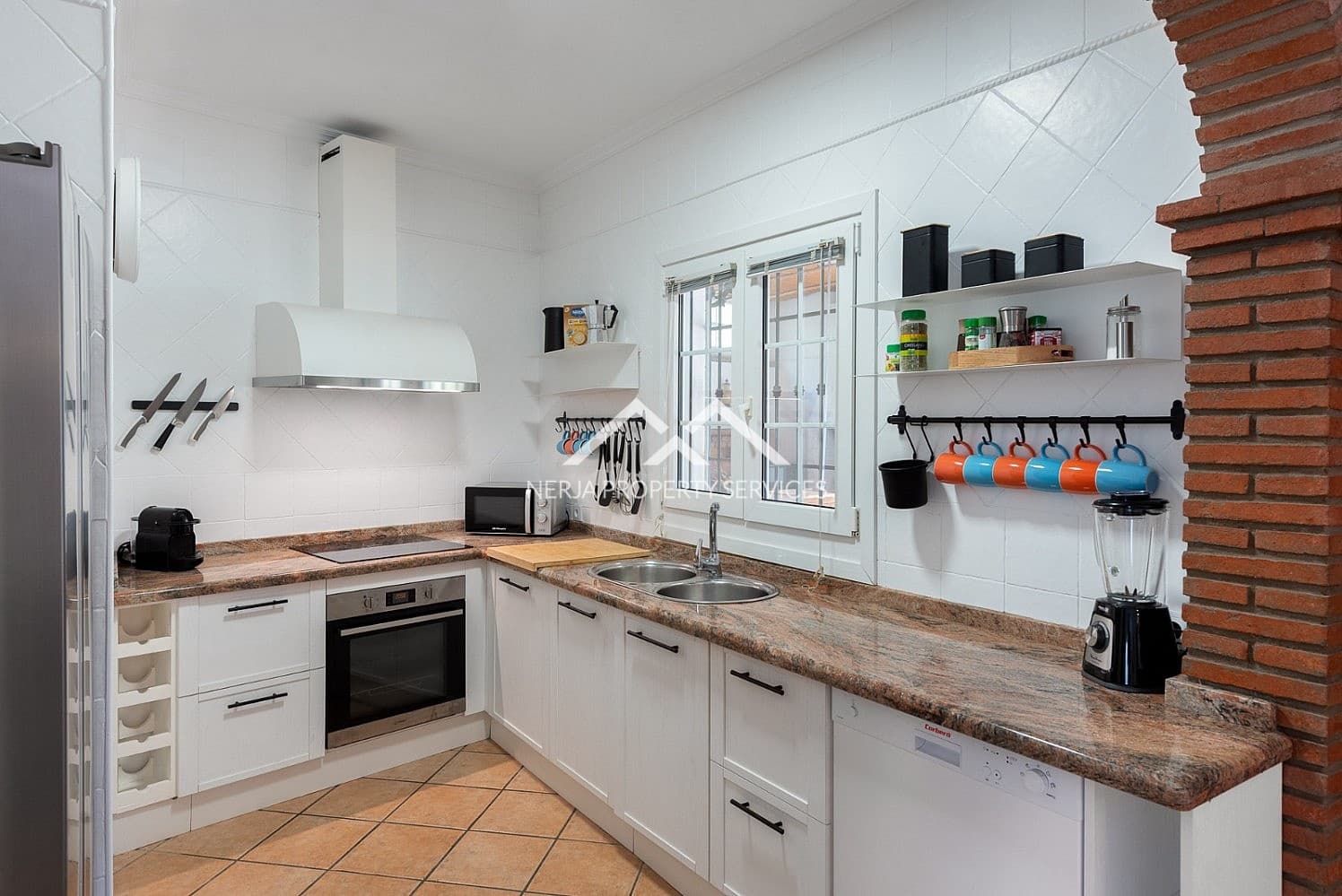 2 soverom Villa til leie i Nerja med svømmebasseng garasje - € 2 200 (Ref: 9404743)