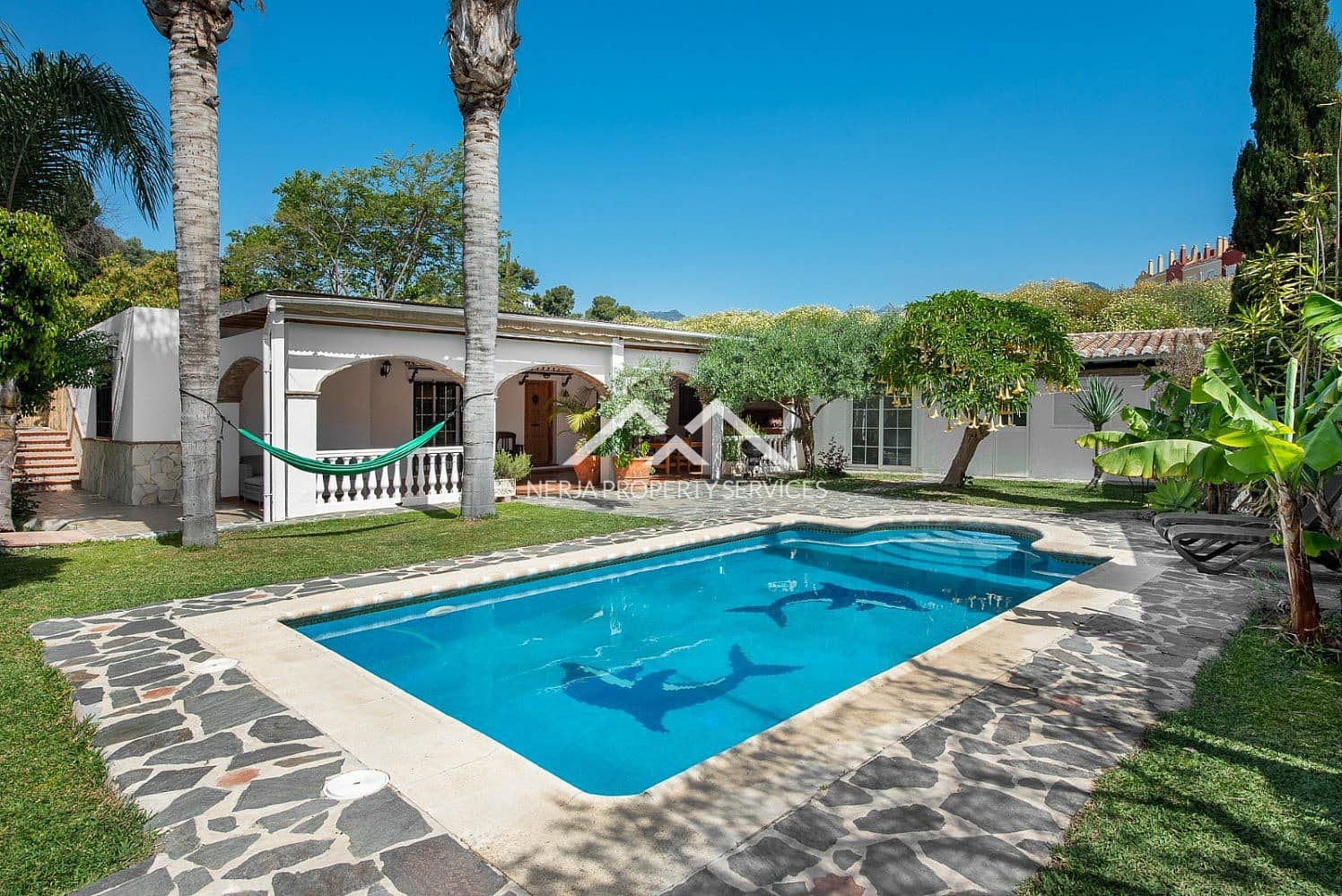 2 soverom Villa til leie i Nerja med svømmebasseng garasje - € 2 200 (Ref: 9404743)