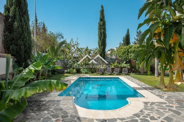 2 soveværelse Villa til leje i Centro, Nerja med swimmingpool garage - € 2.200 (Ref: 9404743)