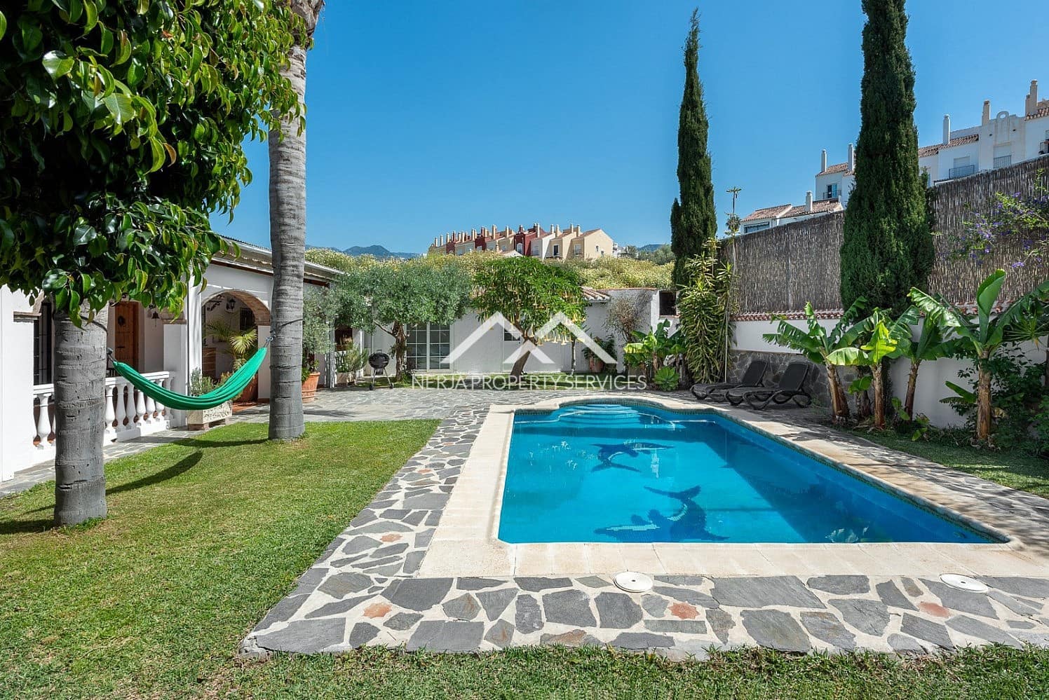 2 soverom Villa til leie i Nerja med svømmebasseng garasje - € 2 200 (Ref: 9404743)