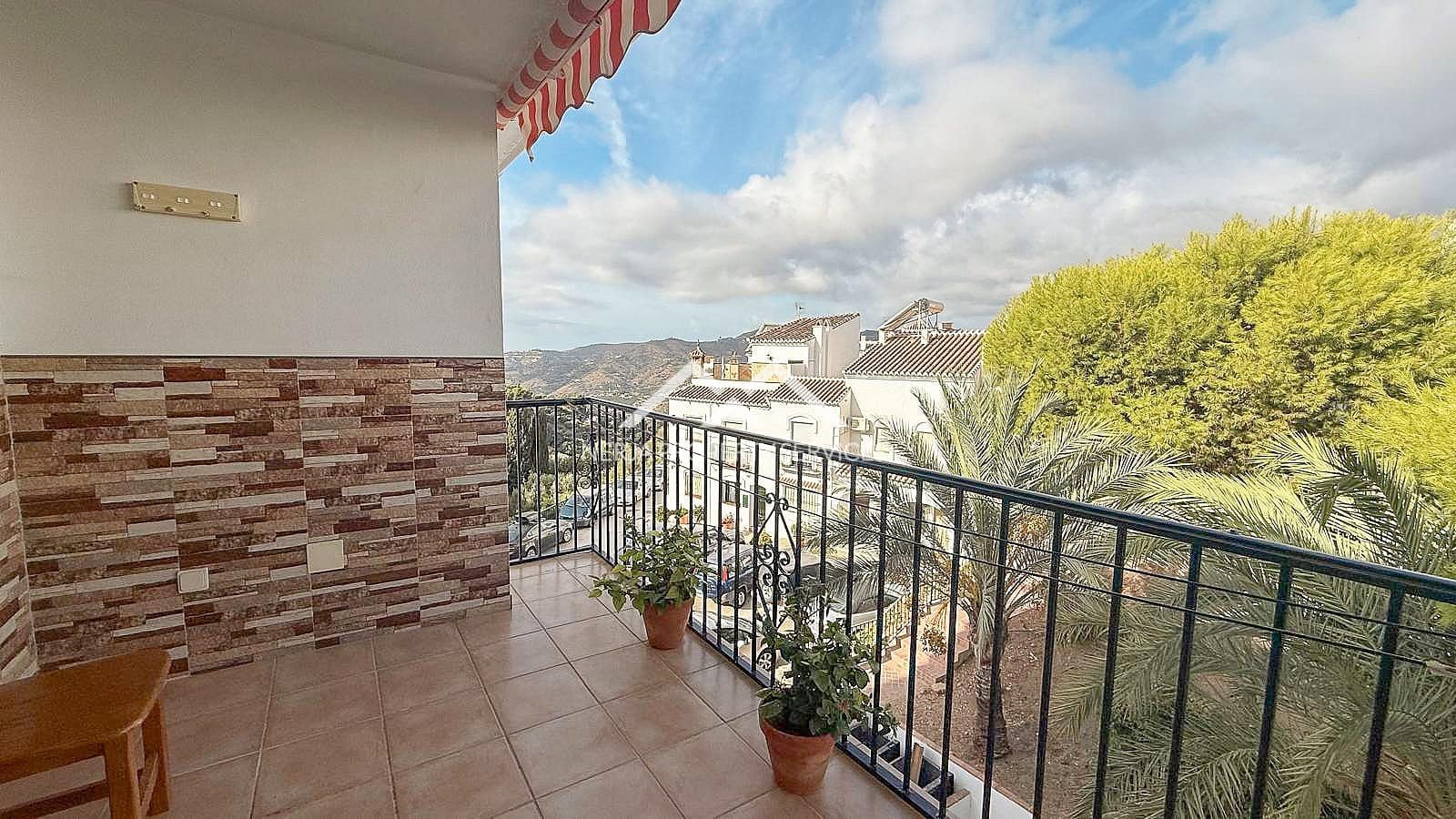 3 bedroom Apartment for rent in Frigiliana - € 1,000 (Ref: 9484075)
