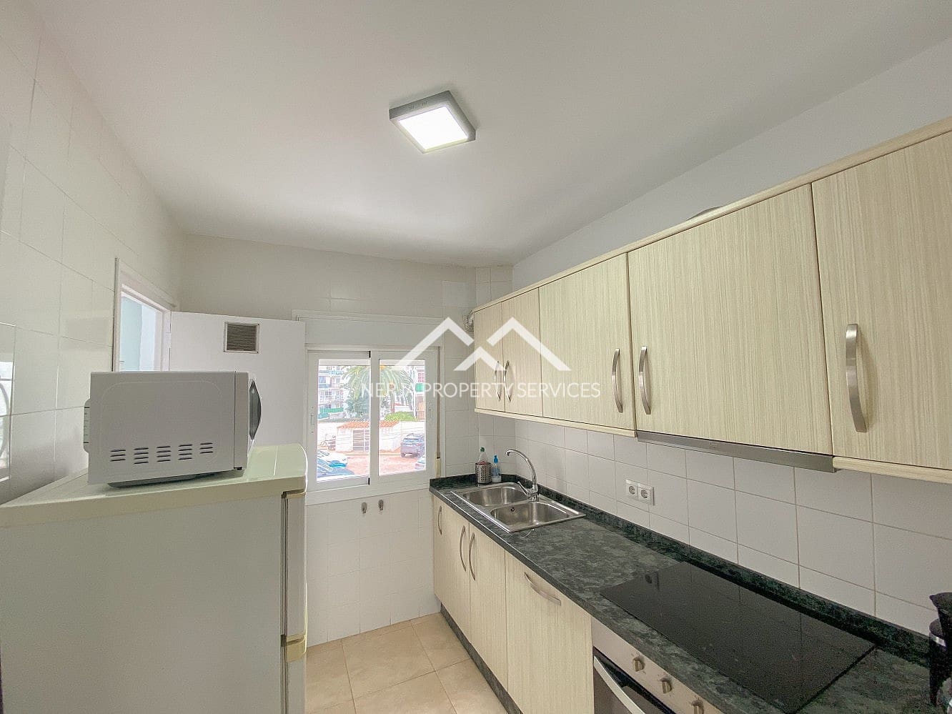 2 soveværelse Lejlighed til leje i Nerja - € 900 (Ref: 9487190)