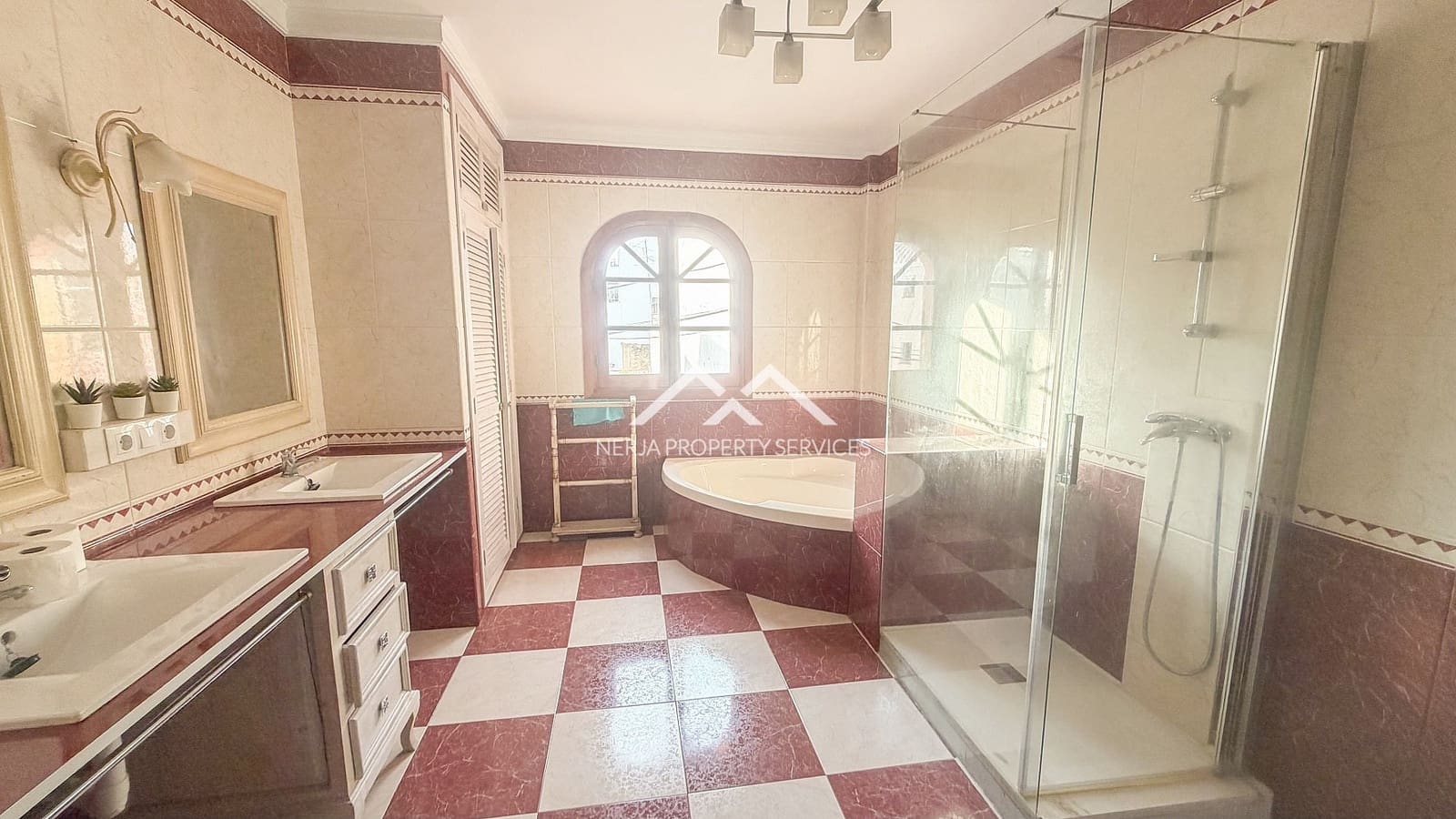 Apartamento de 2 habitaciones en Frigiliana en alquiler - 850 € (Ref: 9504639)