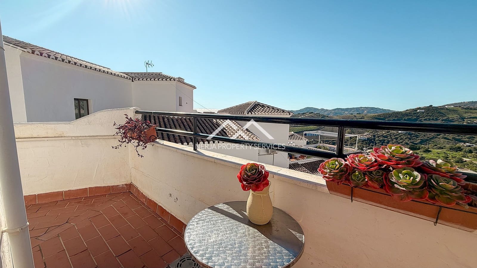 2 bedroom Apartment for sale in Frigiliana with garage - € 249,500 (Ref: 9504640)