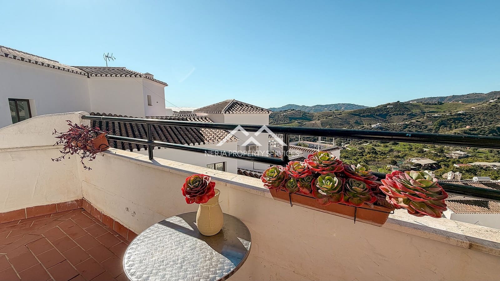 2 bedroom Apartment for sale in Frigiliana with garage - € 249,500 (Ref: 9504640)