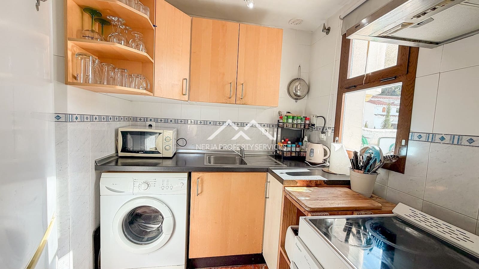 2 bedroom Apartment for sale in Frigiliana with garage - € 249,500 (Ref: 9504640)