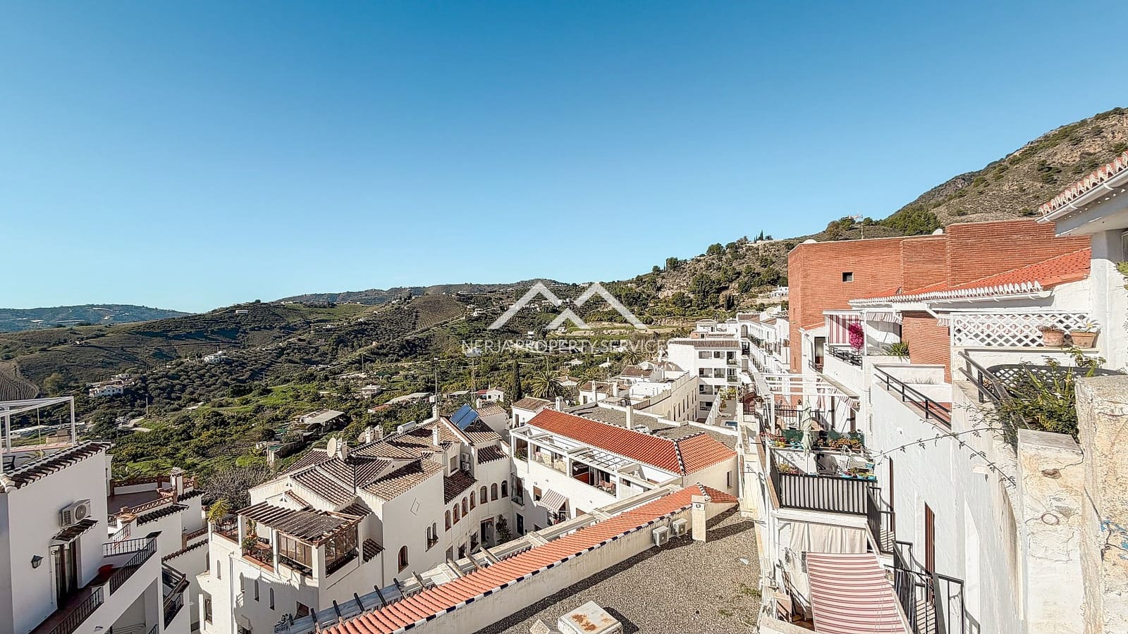 2 bedroom Apartment for sale in Frigiliana with garage - € 249,500 (Ref: 9504640)