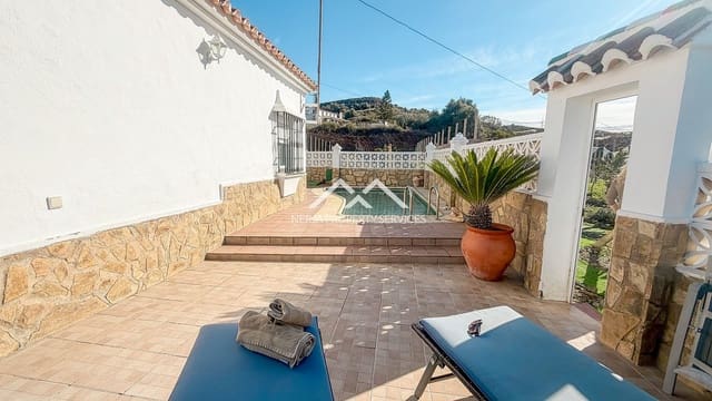 3 soverom Villa til leie i Torrox Pueblo, Torrox med svømmebasseng - € 1 700 (Ref: 9524582)