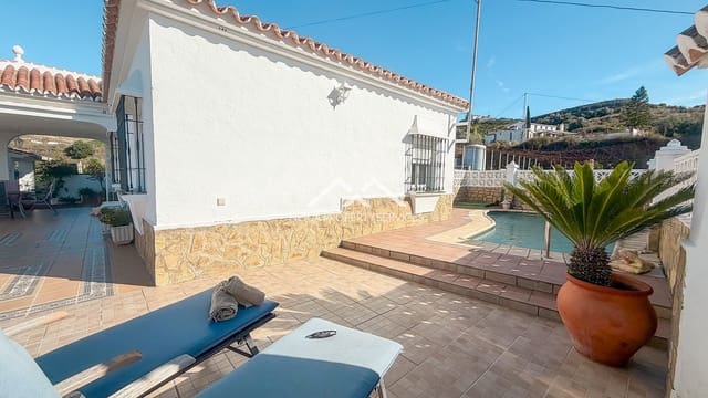 3 soverom Villa til leie i Torrox Pueblo, Torrox med svømmebasseng - € 1 700 (Ref: 9524582)
