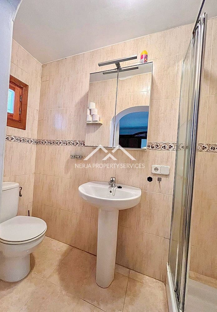 3 sypialnia Finka/Dom wiejski na sprzedaż w Torrox z basenem garażem - 365 000 € (Ref: 9569411)