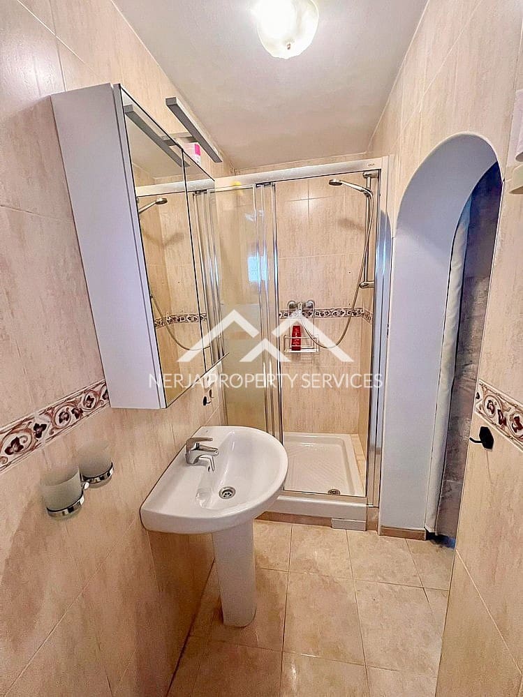 3 sypialnia Finka/Dom wiejski na sprzedaż w Torrox z basenem garażem - 365 000 € (Ref: 9569411)