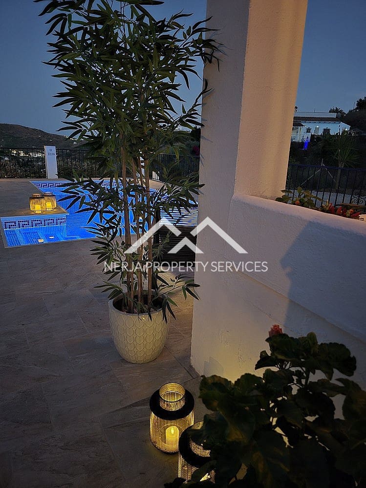 3 sypialnia Finka/Dom wiejski na sprzedaż w Torrox z basenem garażem - 365 000 € (Ref: 9569411)