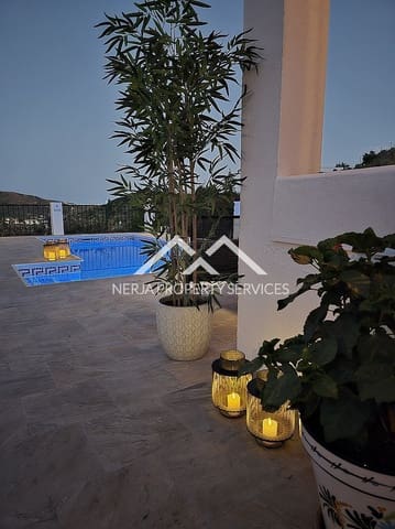 3 sypialnia Finka/Dom wiejski na sprzedaż w Torrox Pueblo, Torrox z basenem garażem - 365 000 € (Ref: 9569411)