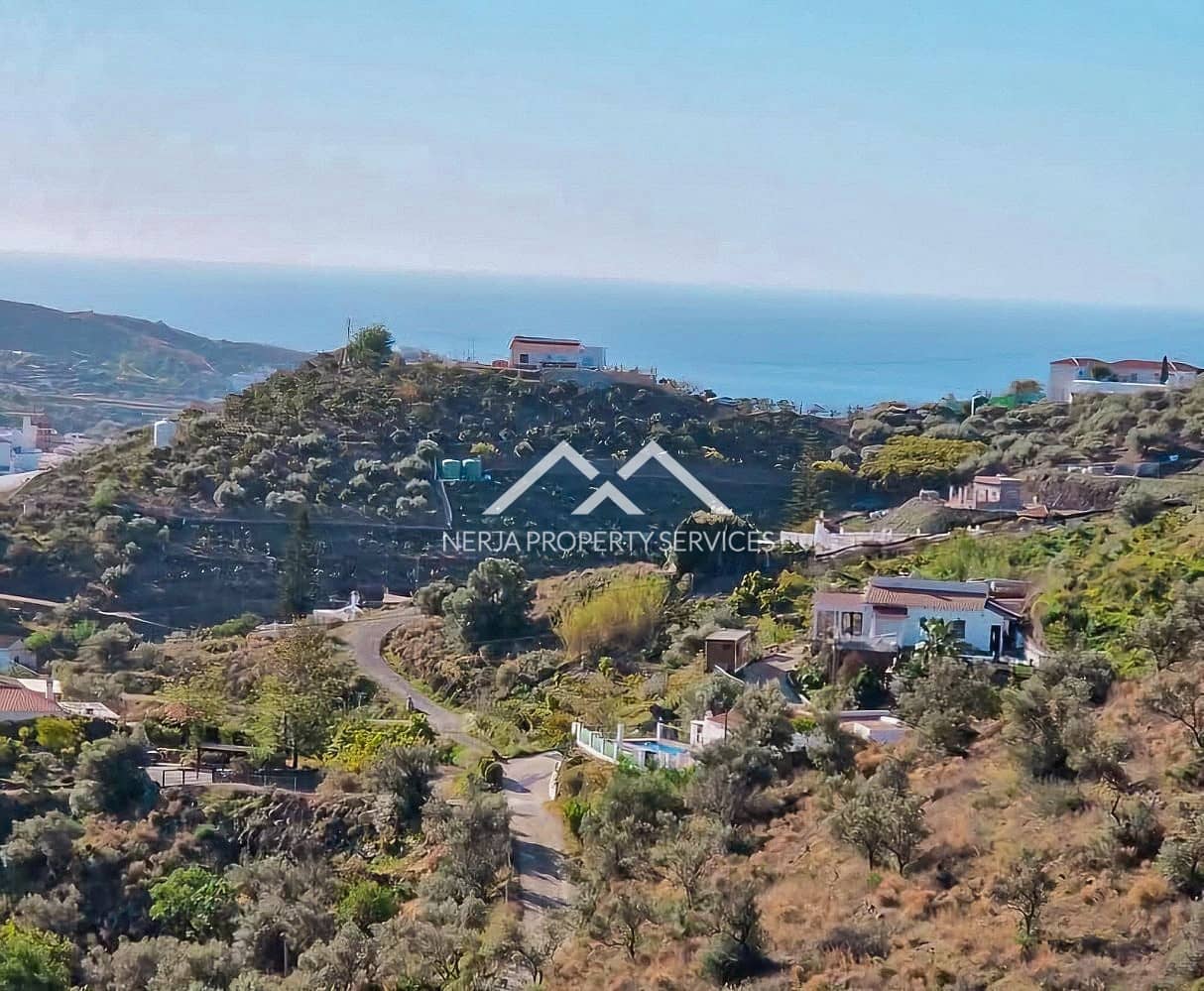 3 sypialnia Finka/Dom wiejski na sprzedaż w Torrox z basenem garażem - 365 000 € (Ref: 9569411)