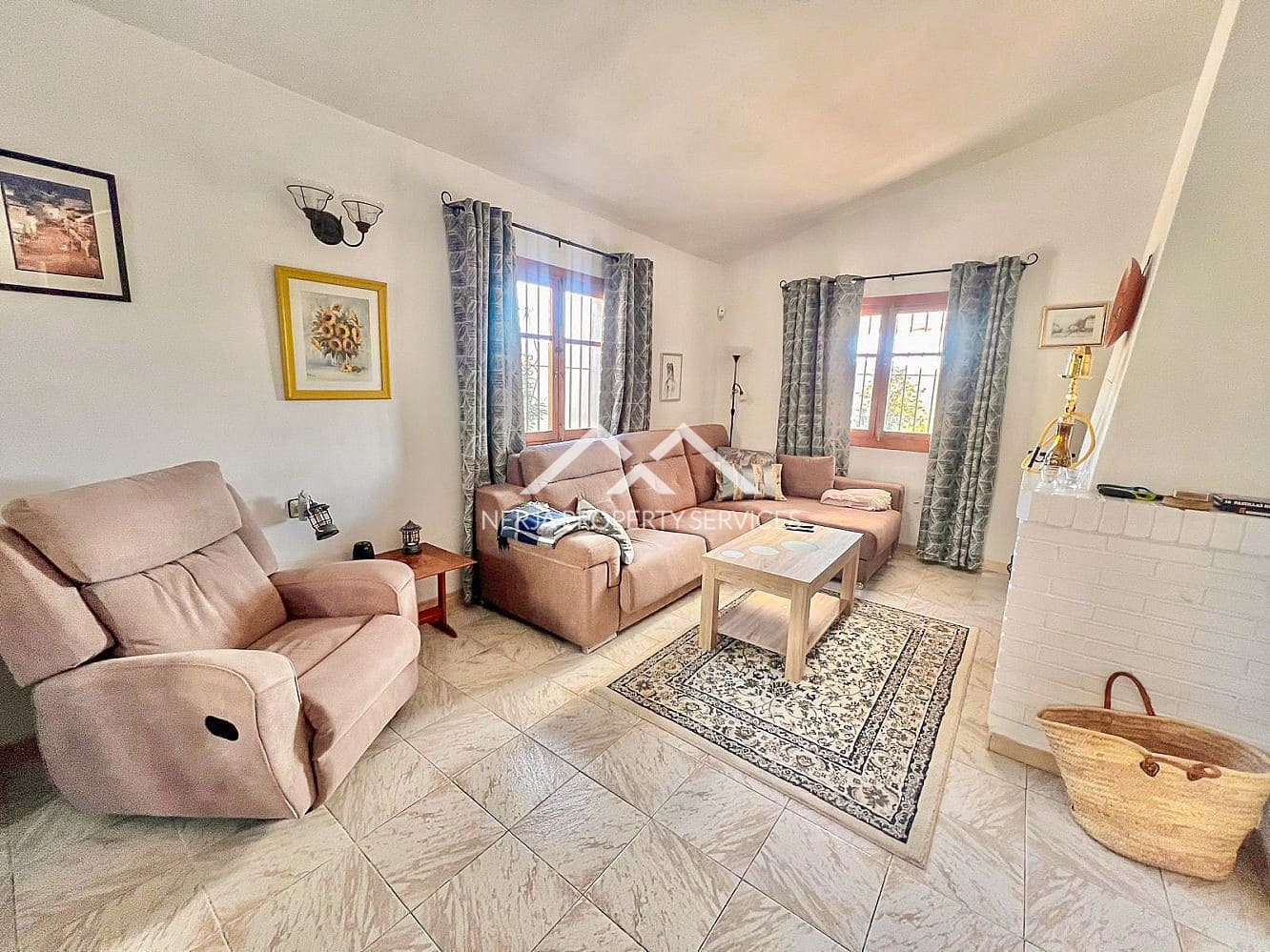 3 sypialnia Finka/Dom wiejski na sprzedaż w Torrox z basenem garażem - 365 000 € (Ref: 9569411)