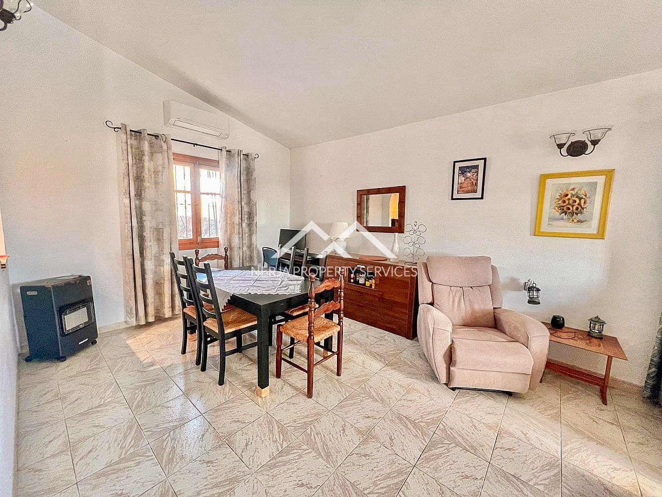 3 sypialnia Finka/Dom wiejski na sprzedaż w Torrox z basenem garażem - 365 000 € (Ref: 9569411)