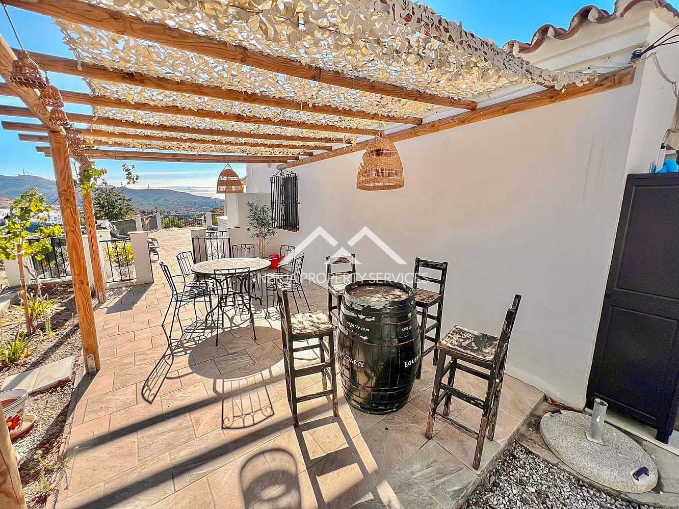 3 sypialnia Finka/Dom wiejski na sprzedaż w Torrox z basenem garażem - 365 000 € (Ref: 9569411)