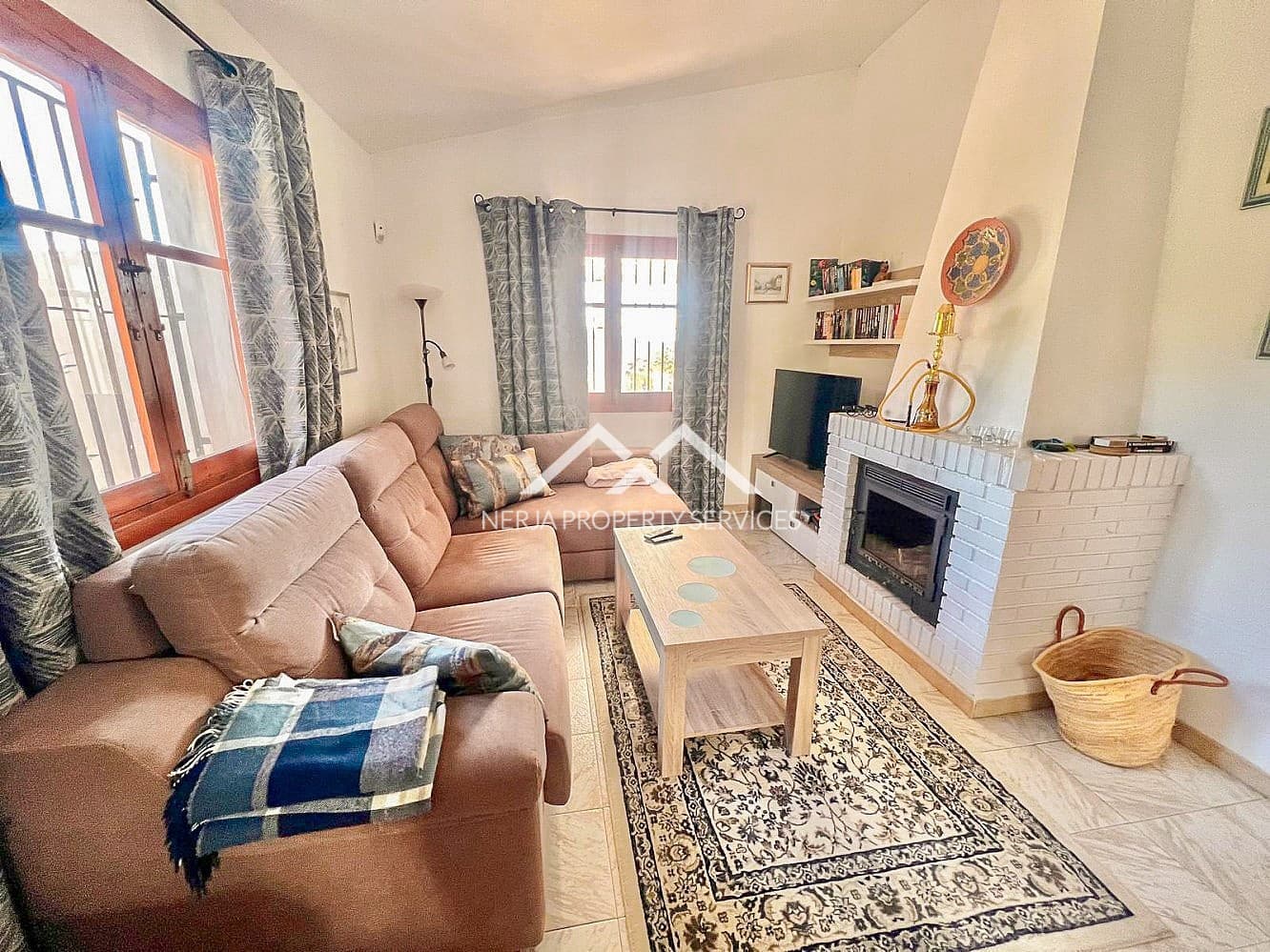 3 sypialnia Finka/Dom wiejski na sprzedaż w Torrox z basenem garażem - 365 000 € (Ref: 9569411)