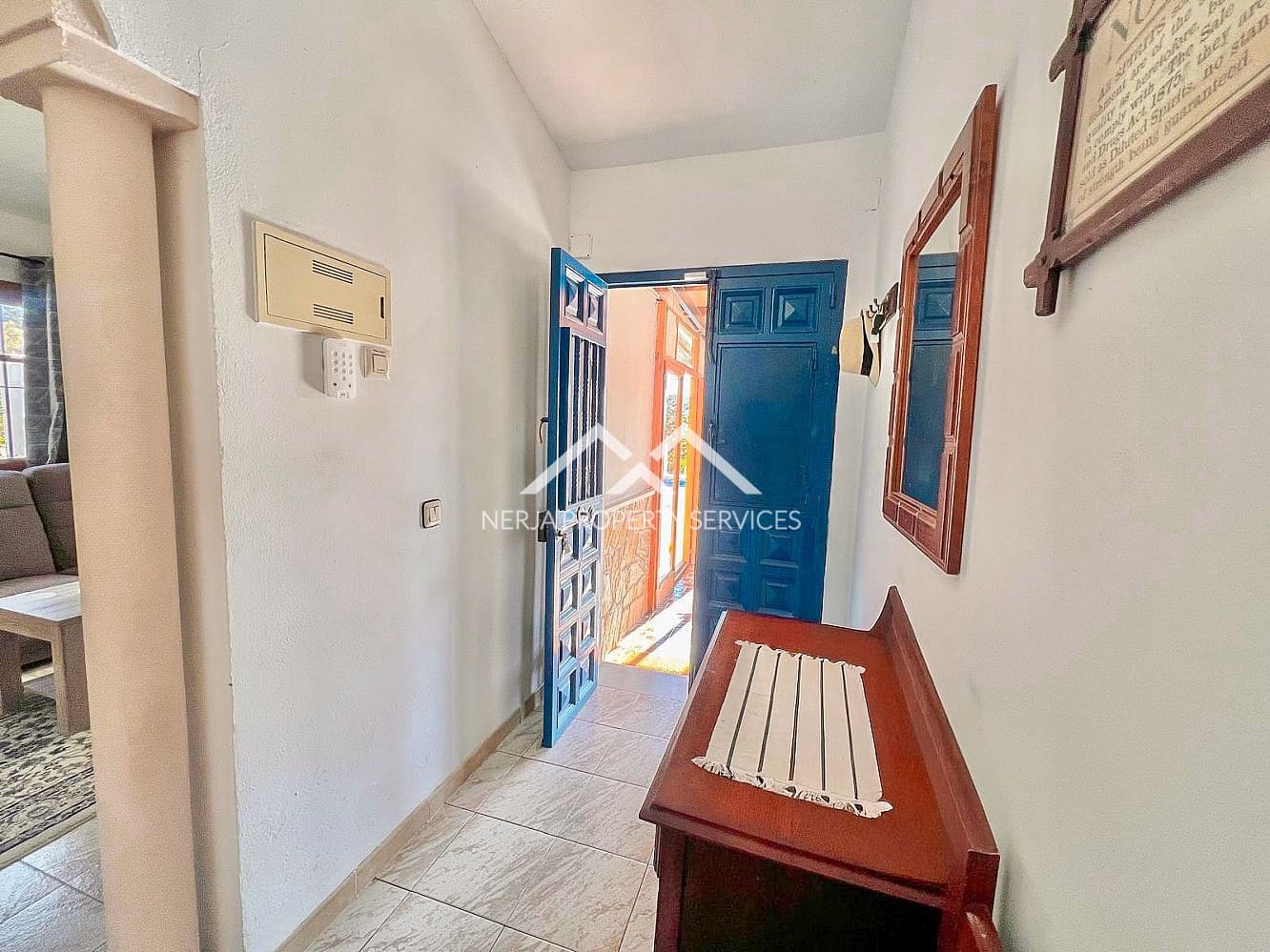 3 sypialnia Finka/Dom wiejski na sprzedaż w Torrox z basenem garażem - 365 000 € (Ref: 9569411)