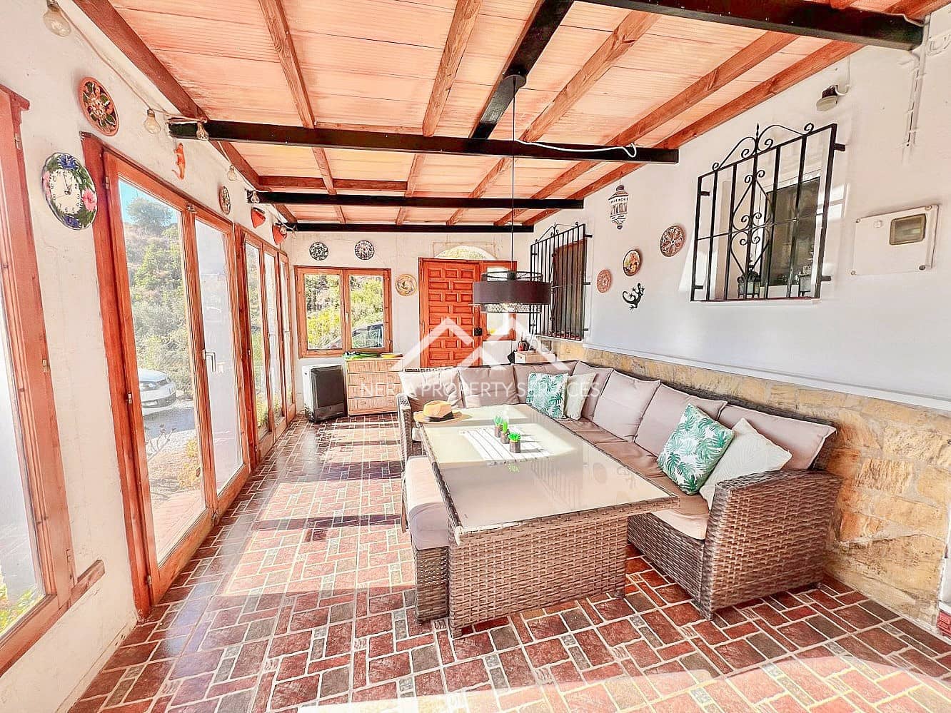 3 sypialnia Finka/Dom wiejski na sprzedaż w Torrox z basenem garażem - 365 000 € (Ref: 9569411)