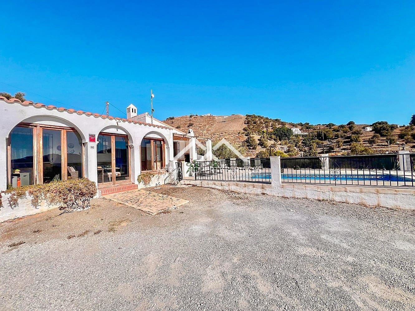 3 sypialnia Finka/Dom wiejski na sprzedaż w Torrox z basenem garażem - 365 000 € (Ref: 9569411)