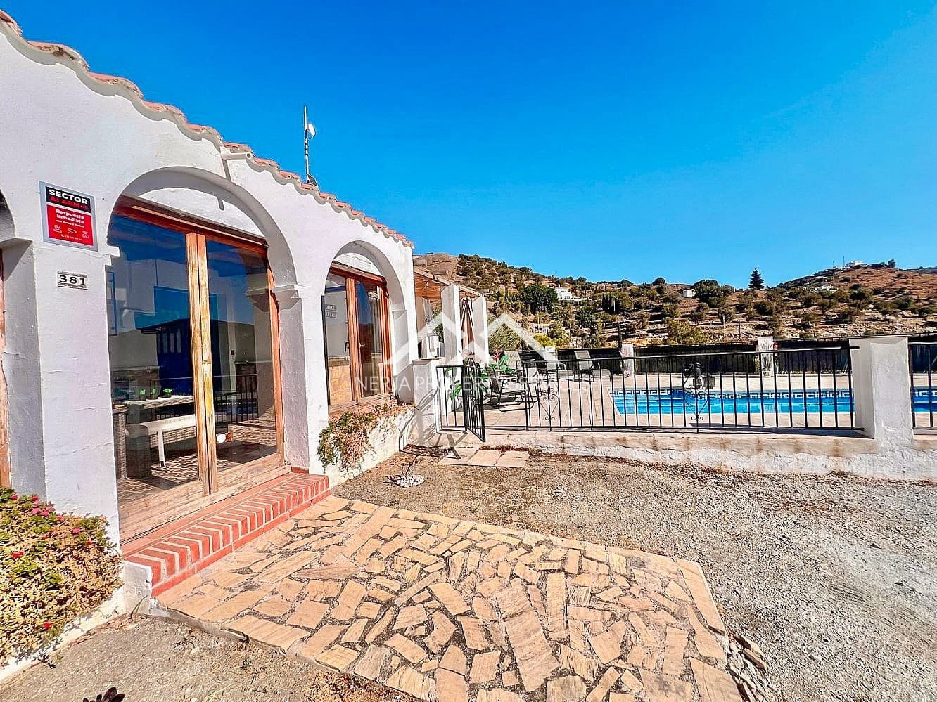 3 sypialnia Finka/Dom wiejski na sprzedaż w Torrox z basenem garażem - 365 000 € (Ref: 9569411)