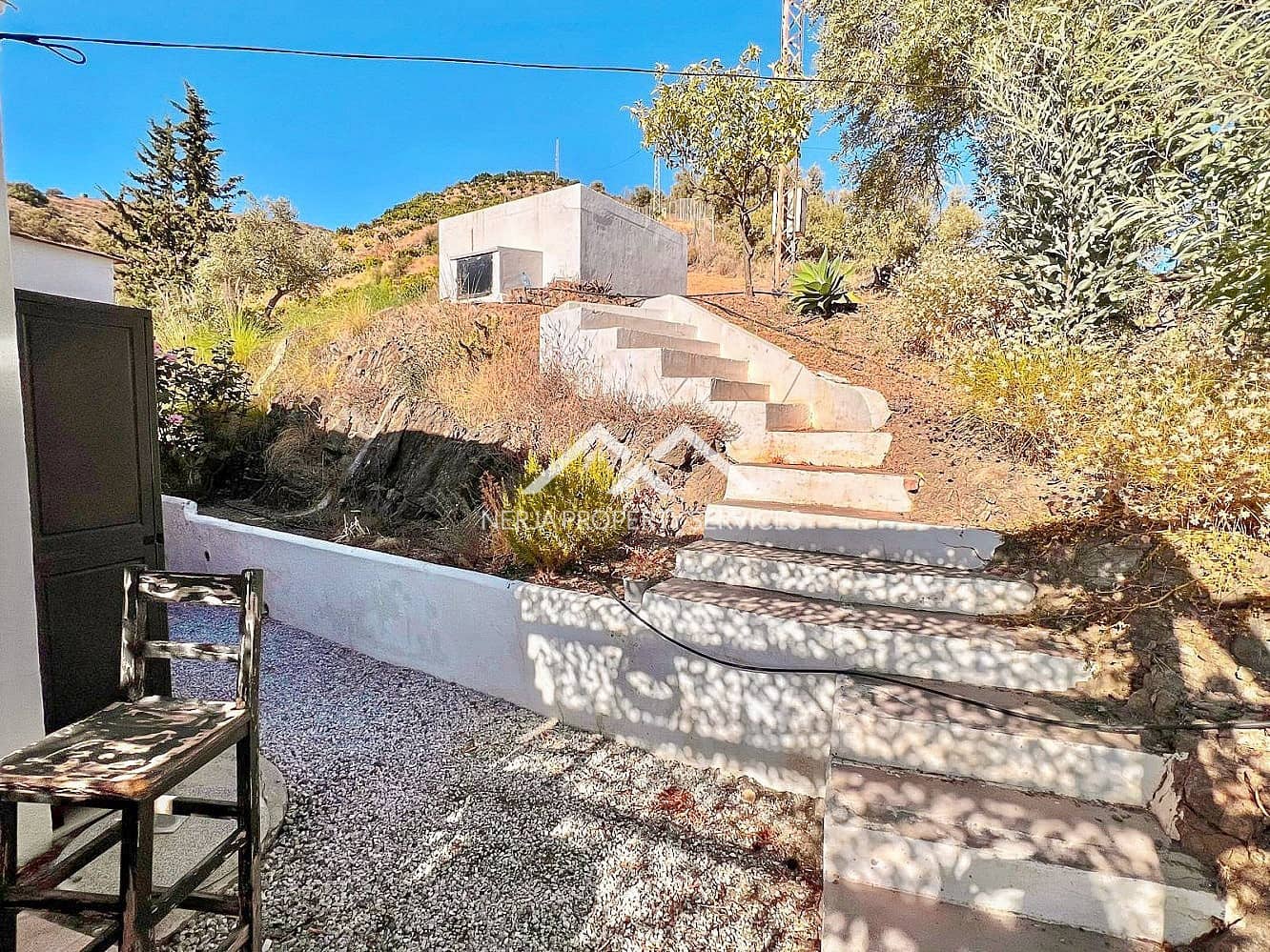 3 sypialnia Finka/Dom wiejski na sprzedaż w Torrox z basenem garażem - 365 000 € (Ref: 9569411)