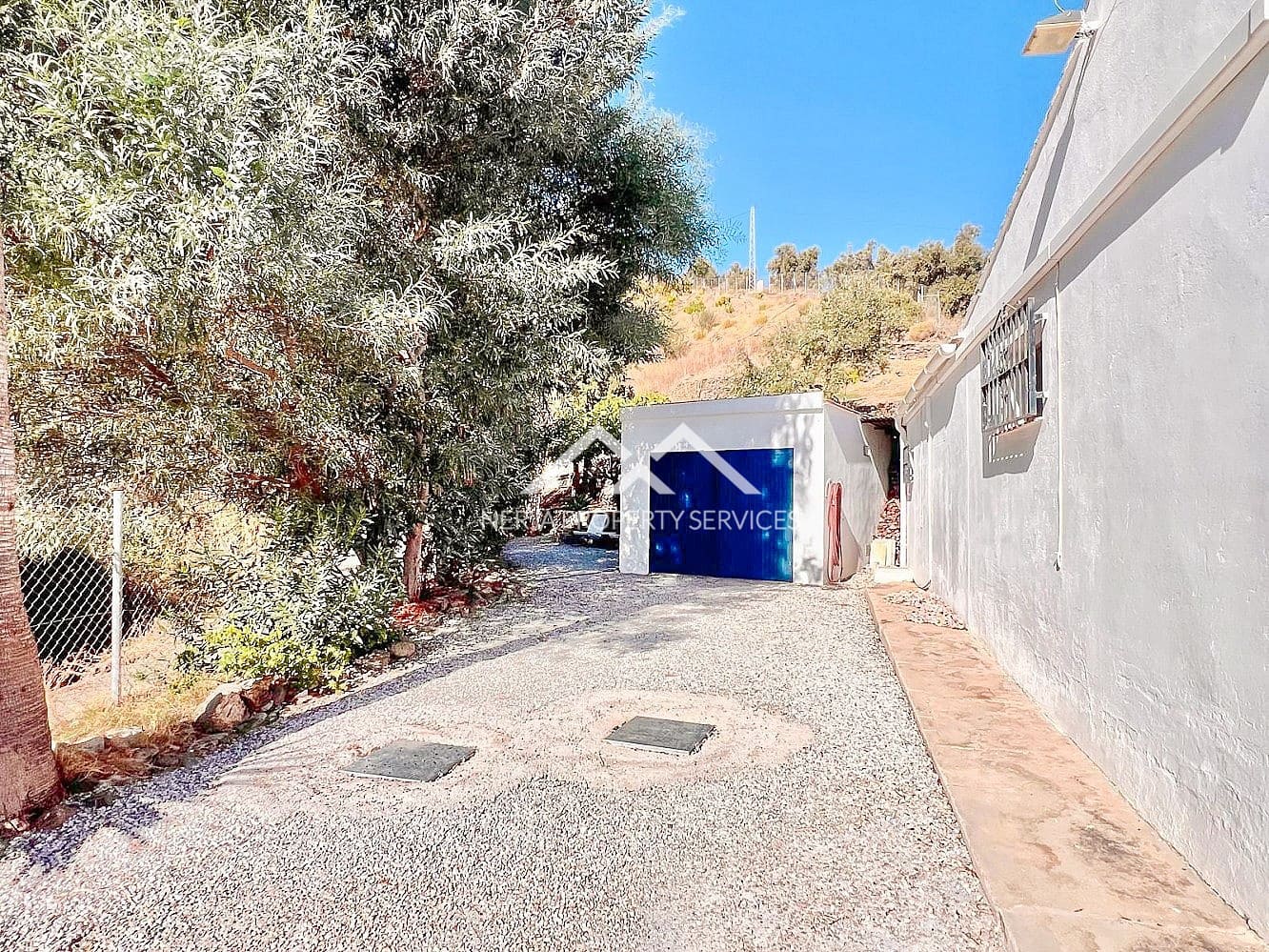 3 sypialnia Finka/Dom wiejski na sprzedaż w Torrox z basenem garażem - 365 000 € (Ref: 9569411)