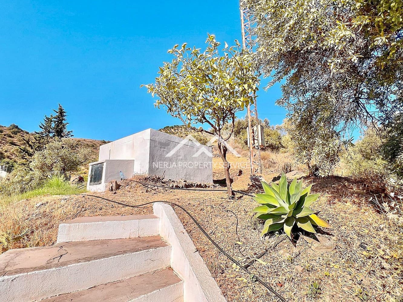 3 sypialnia Finka/Dom wiejski na sprzedaż w Torrox z basenem garażem - 365 000 € (Ref: 9569411)