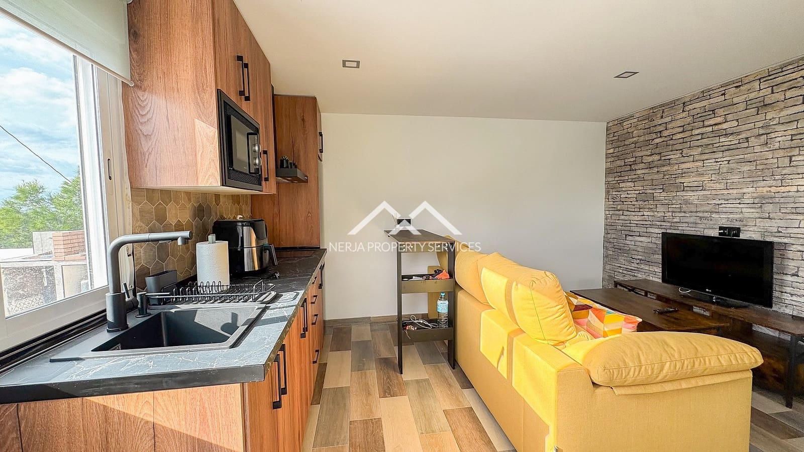 1 bedroom Apartment for rent in Frigiliana with pool garage - € 850 (Ref: 9570057)