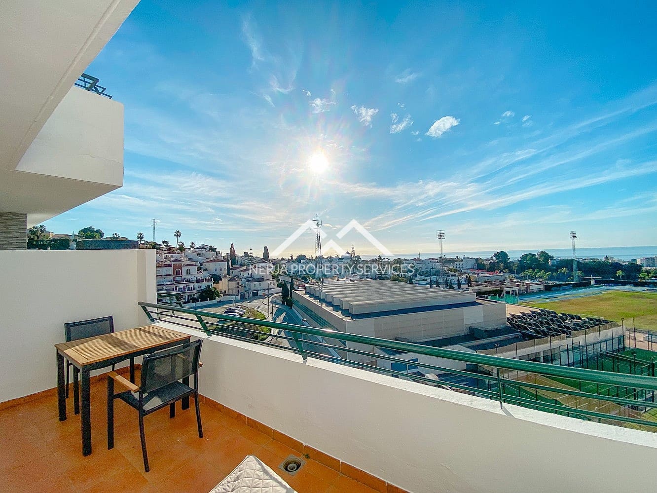 2 makuuhuone Huoneisto myytävänä paikassa Nerja mukana uima-altaan 
autotalli - 325 000 € (Ref: 9579014)