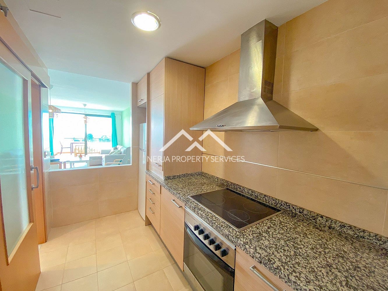 2 makuuhuone Huoneisto myytävänä paikassa Nerja mukana uima-altaan 
autotalli - 325 000 € (Ref: 9579014)