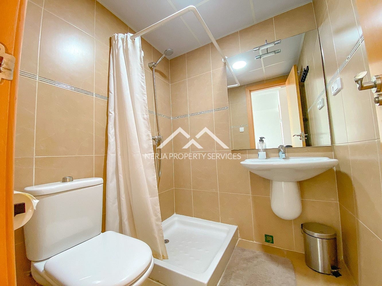 2 makuuhuone Huoneisto myytävänä paikassa Nerja mukana uima-altaan 
autotalli - 325 000 € (Ref: 9579014)