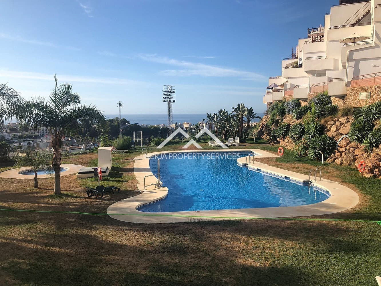 2 makuuhuone Huoneisto myytävänä paikassa Nerja mukana uima-altaan 
autotalli - 325 000 € (Ref: 9579014)