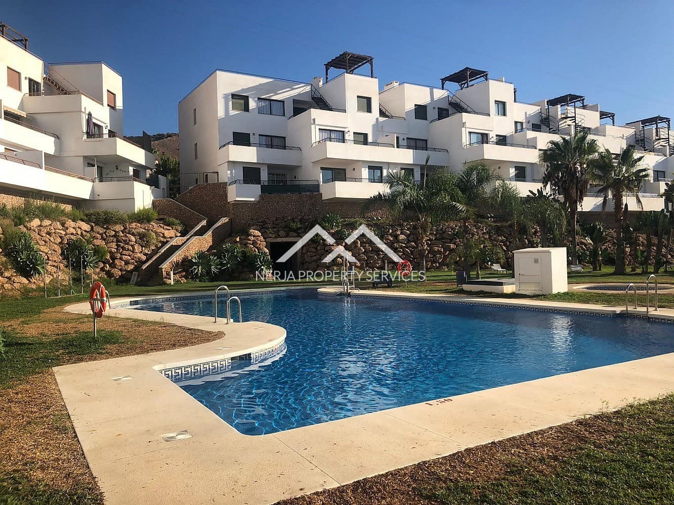 2 makuuhuone Huoneisto myytävänä paikassa Nerja mukana uima-altaan 
autotalli - 325 000 € (Ref: 9579014)