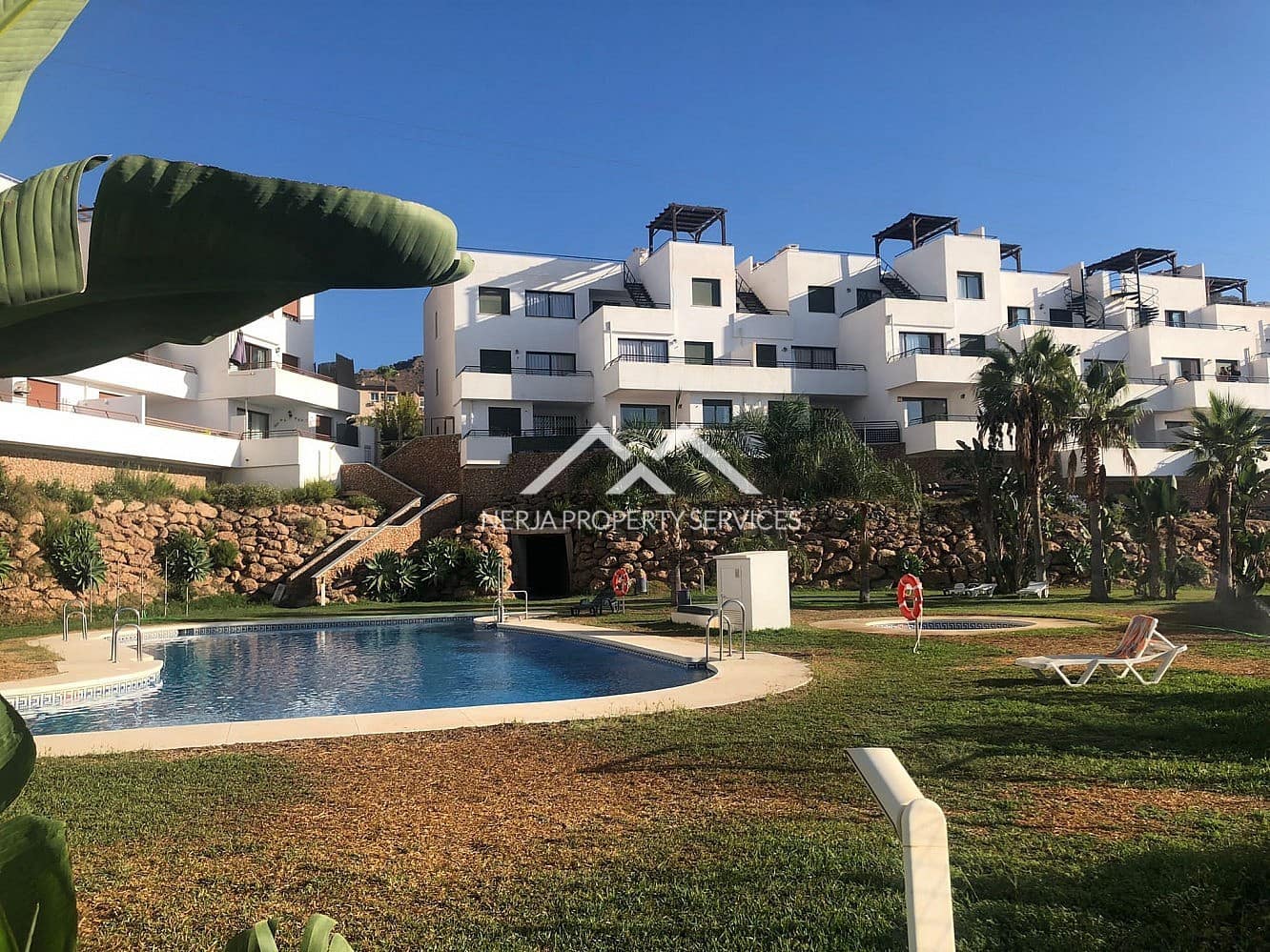 2 makuuhuone Huoneisto myytävänä paikassa Nerja mukana uima-altaan 
autotalli - 325 000 € (Ref: 9579014)