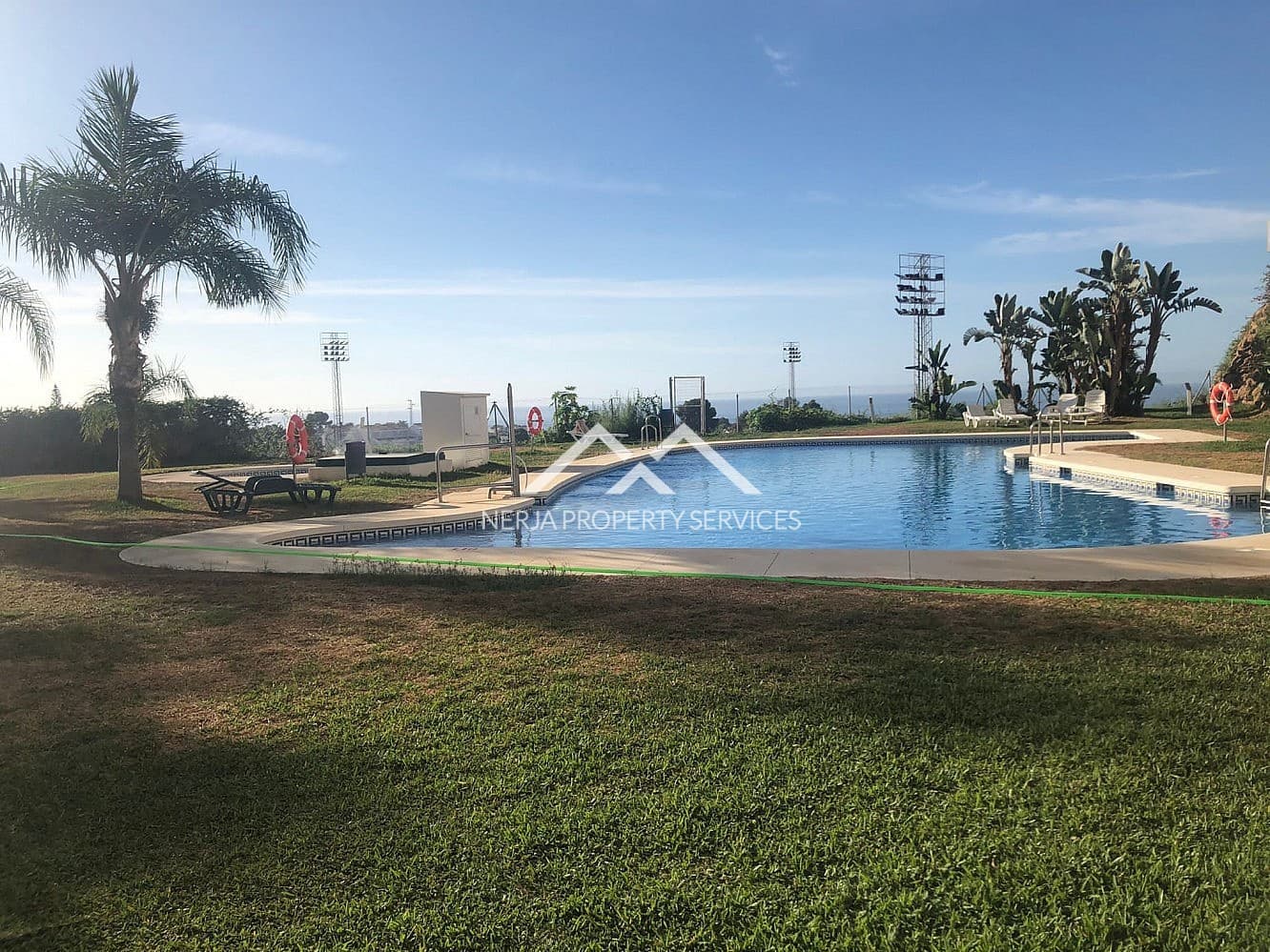 2 makuuhuone Huoneisto myytävänä paikassa Nerja mukana uima-altaan 
autotalli - 325 000 € (Ref: 9579014)