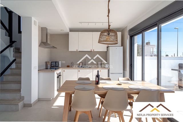 3 makuuhuone Huvila myytävänä paikassa Centro, Nerja mukana uima-altaan 
autotalli - 829 000 € (Ref: 9579015)